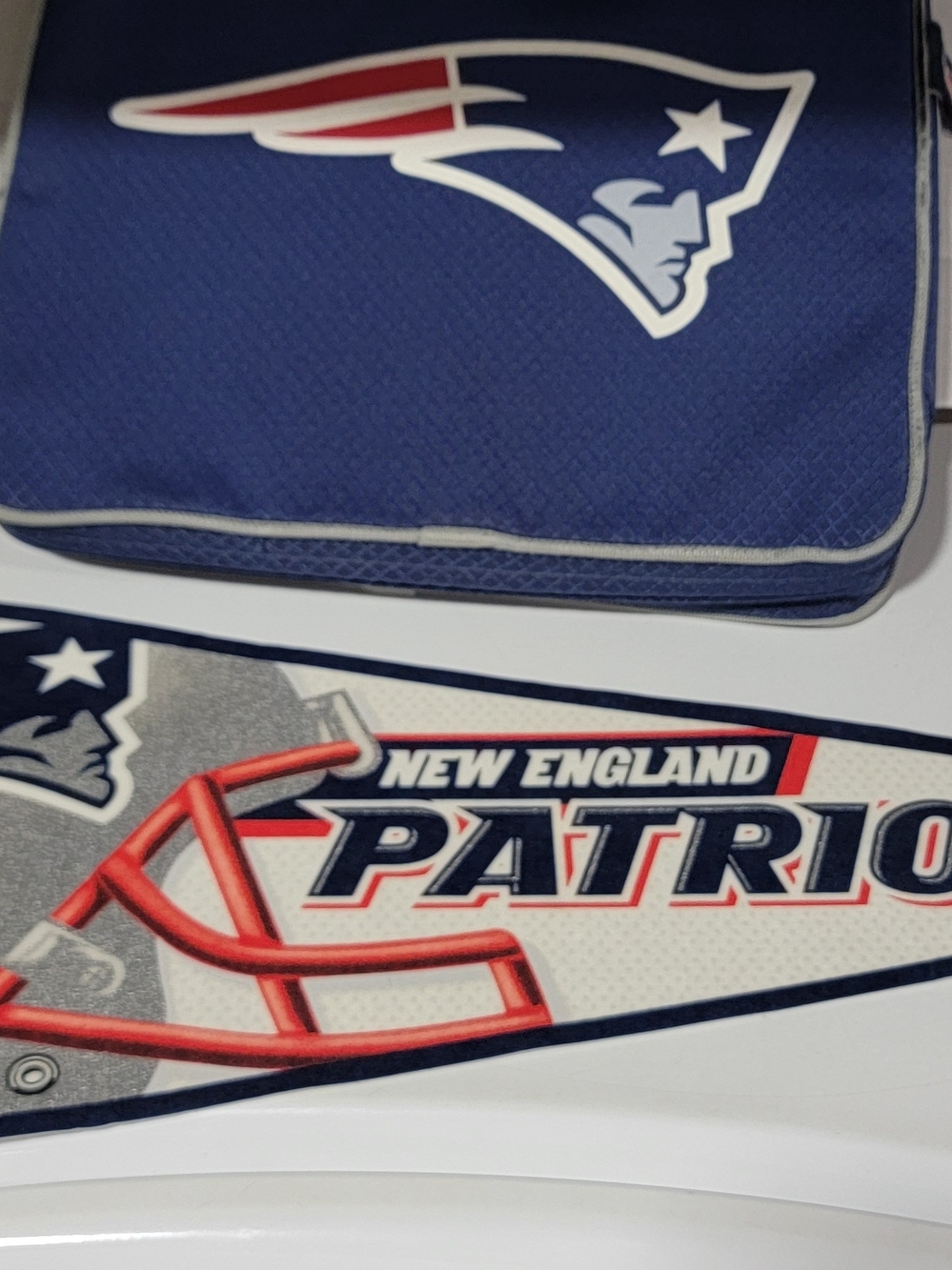Like New- New England Patriots Pennant & Seat Cushion NFL